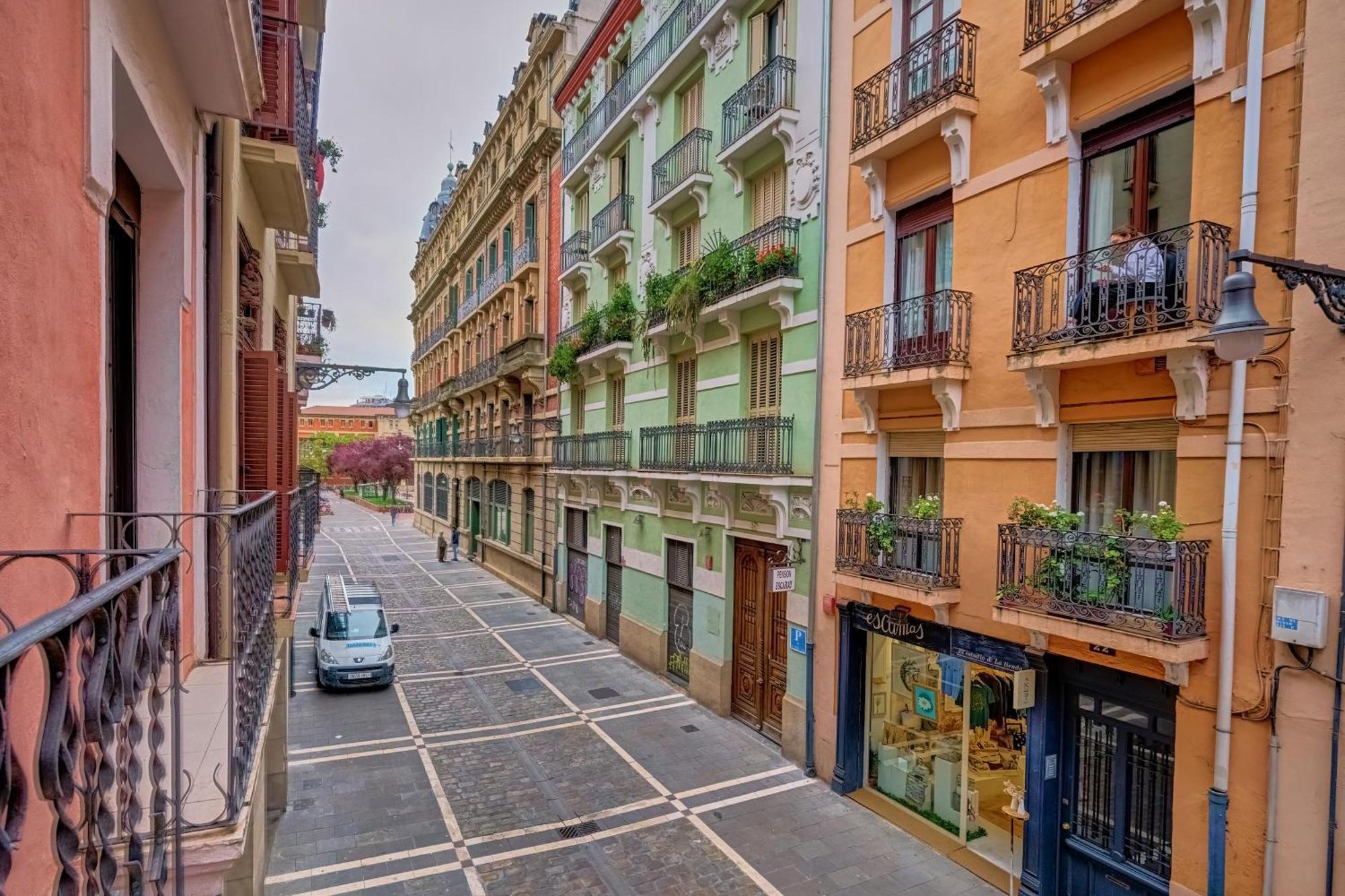Centro Historico Exterior, Calle Nueva Dos Balcones Pamplona Bagian luar foto